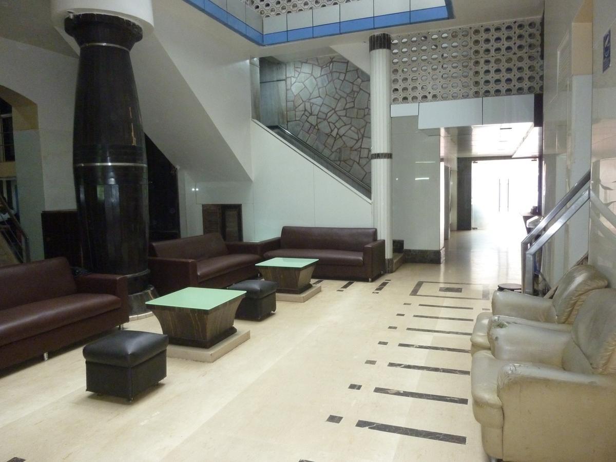 Hotel Stars Мумбаи Экстерьер фото